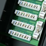 Patch panel de 24 RJ45 Cat.5e UTP 1U negro con organizador de cables para armario rack - RC04000 - 03